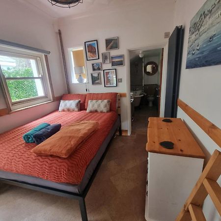 Shore Thing - Just A Stones Throw From The Beach Sandgate Εξωτερικό φωτογραφία
