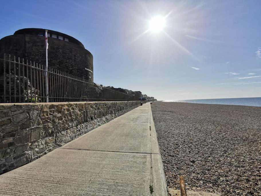 Shore Thing - Just A Stones Throw From The Beach Sandgate Εξωτερικό φωτογραφία