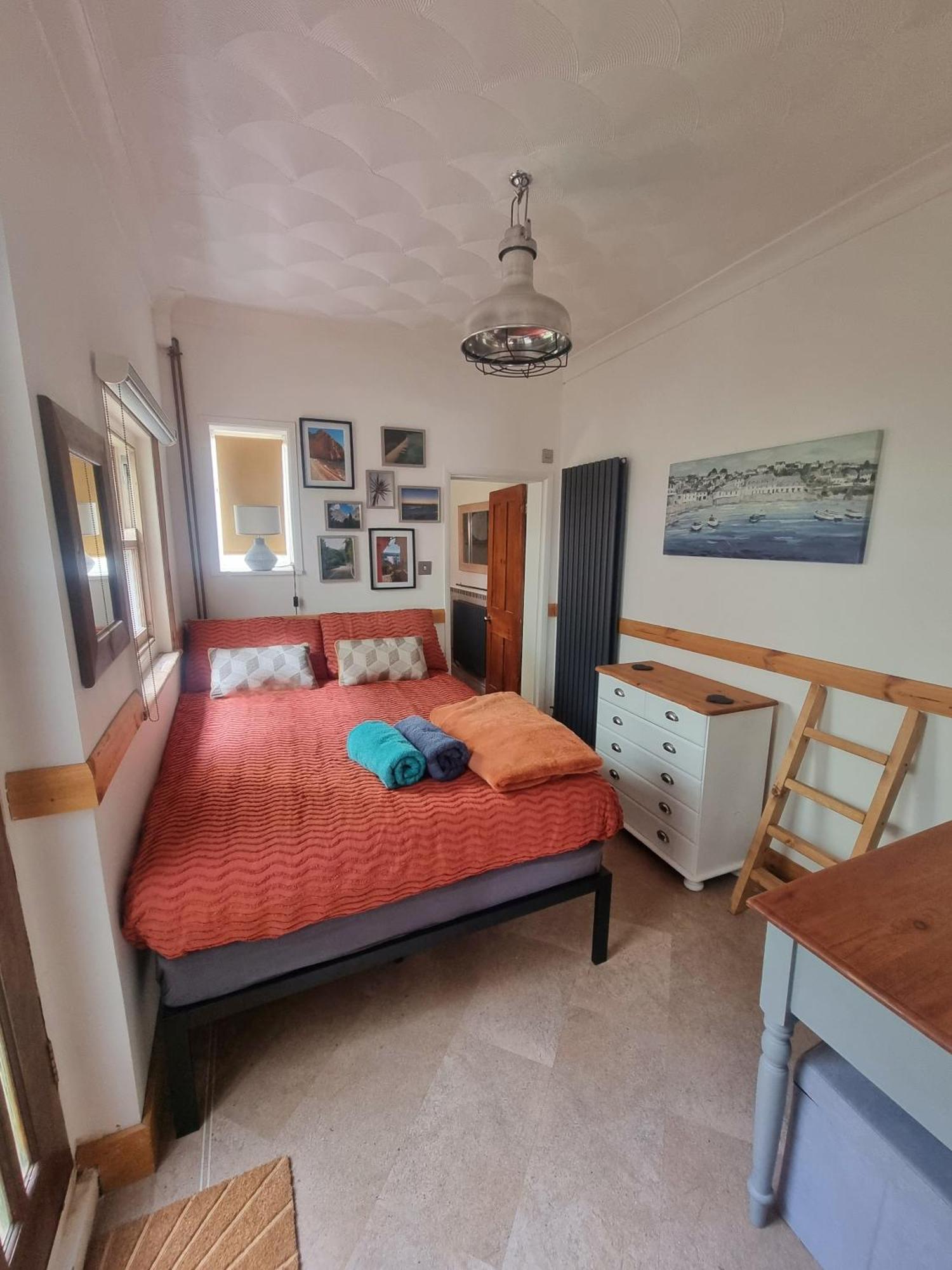 Shore Thing - Just A Stones Throw From The Beach Sandgate Εξωτερικό φωτογραφία