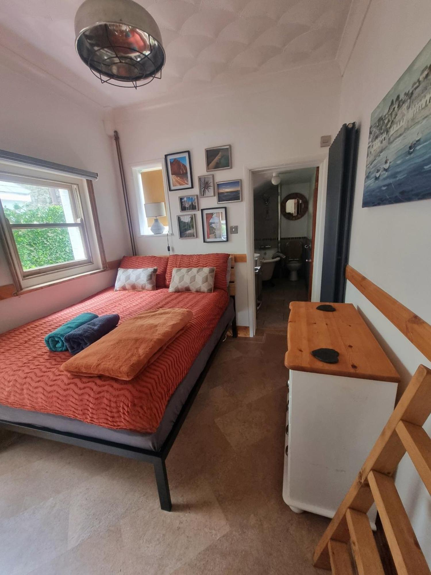 Shore Thing - Just A Stones Throw From The Beach Sandgate Εξωτερικό φωτογραφία
